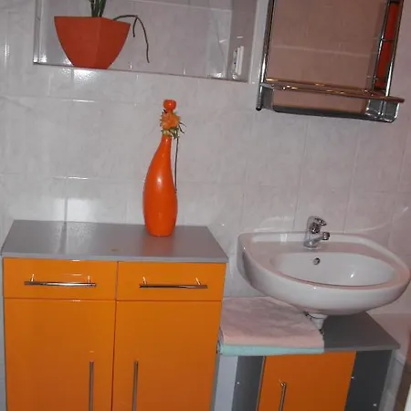 Anton בית הארחה 3*